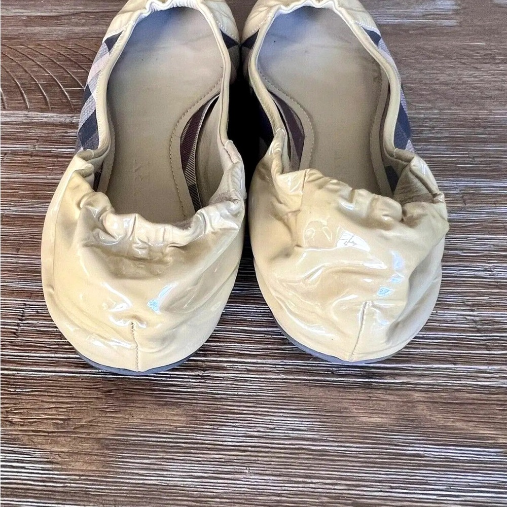 Burberry flats sz 8
